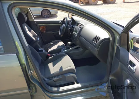 2007 Volkswagen Rabbit 4-Door from USA, damaged, VIN WVWDR71K27W145354